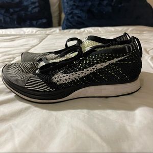 Nike Fly Knit Racer Volt shoe